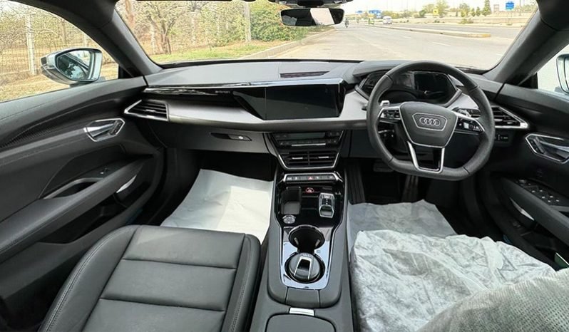 
								Audi Etron GT 2022 full									