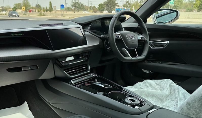 
								Audi Etron GT 2022 full									