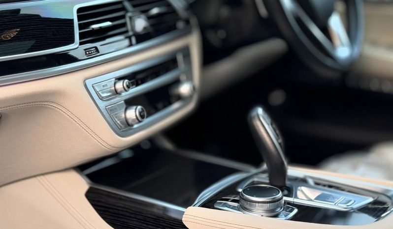 
								BMW 740 e 2017 full									