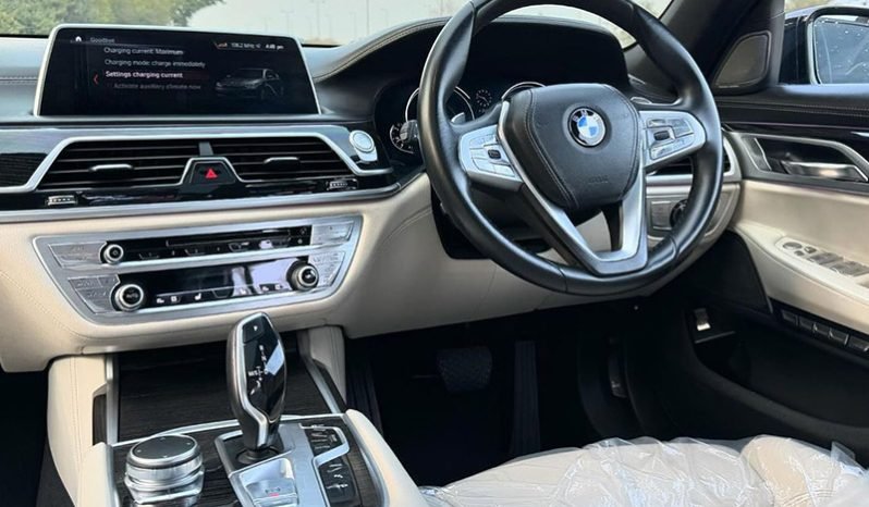 
								BMW 740 e 2017 full									