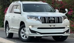 
										Toyota Land Cruser Prado TX Sunroof 7 Seater 2018 full									