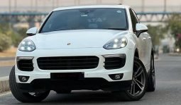 
										Porsche Cayenne S Hybrid 2015 full									