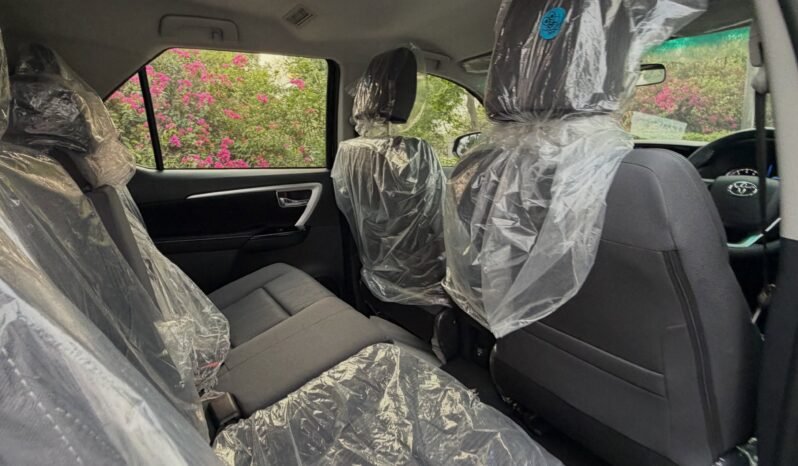 
								Toyota Fortuner G full									