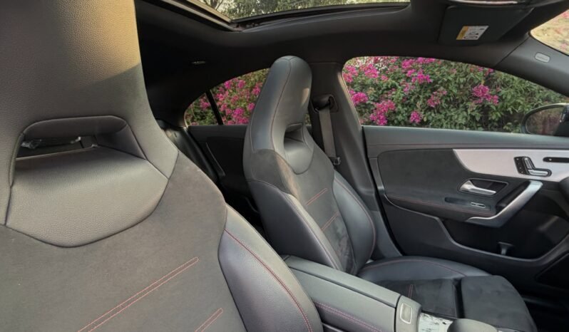 
								Mercedes Benz CLA 200 AMG Package full									
