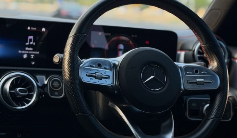 
								Mercedes Benz CLA 200 AMG Package full									