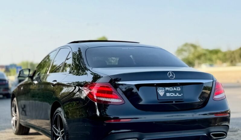 
								Mercedes Benz E180 full									