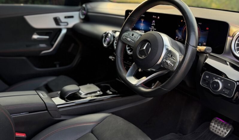 
								Mercedes Benz CLA 200 AMG Package full									