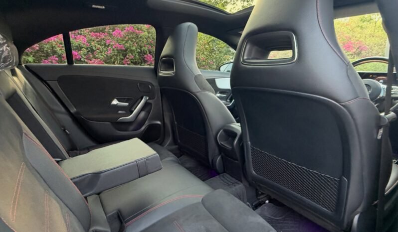 
								Mercedes Benz CLA 200 AMG Package full									