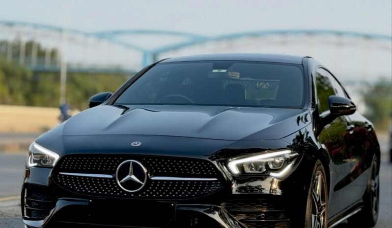 
								Mercedes Benz CLA 200 AMG Package full									