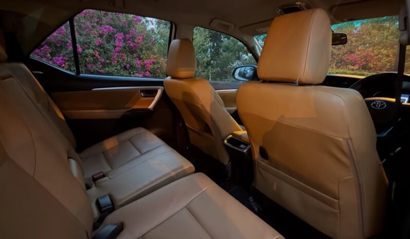 
								Toyota Fortuner Sigma 2.8 full									