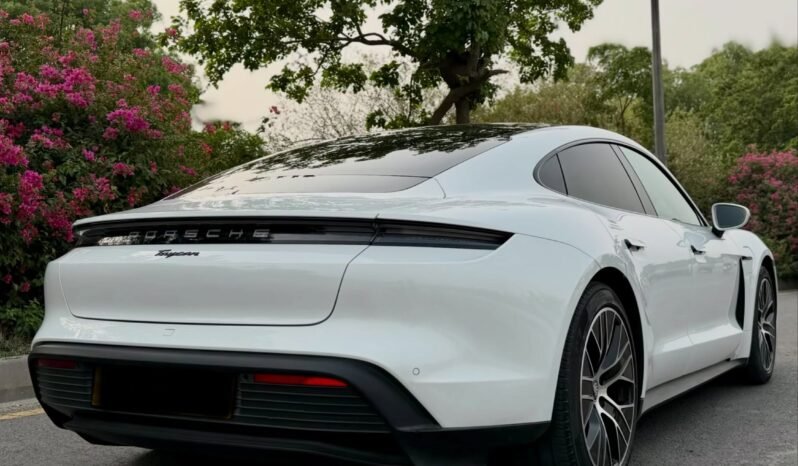 
								Porsche Taycan full									