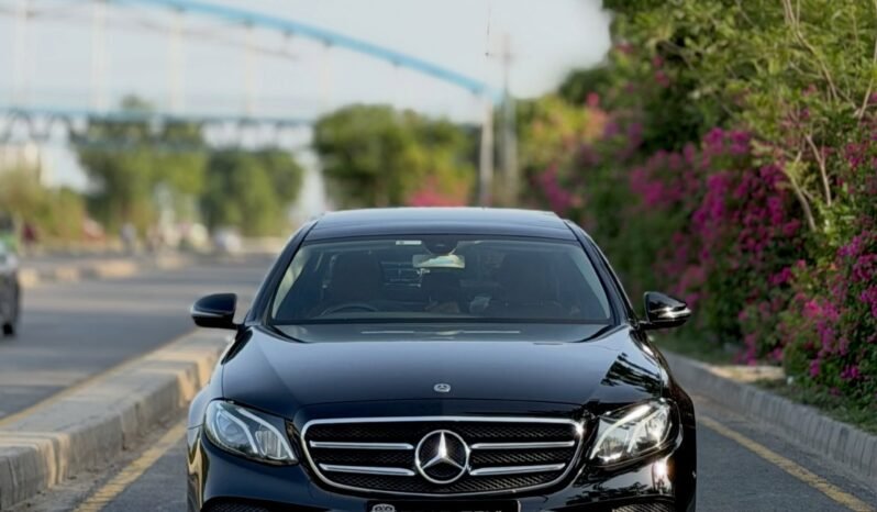 
								Mercedes Benz E180 full									