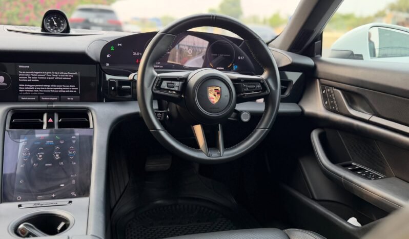 
								Porsche Taycan full									