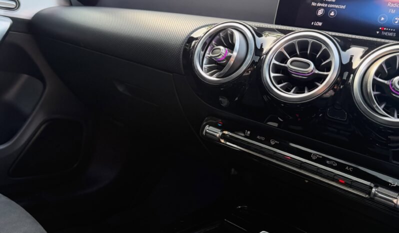 
								Mercedes Benz CLA 200 AMG Package full									