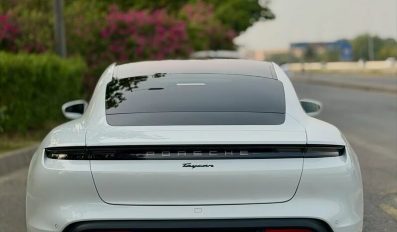 
								Porsche Taycan full									