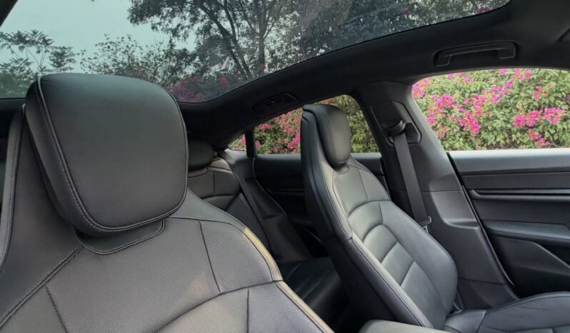 
								Porsche Taycan full									