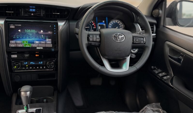 
								Toyota Fortuner G full									