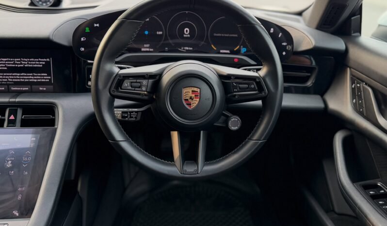 
								Porsche Taycan full									