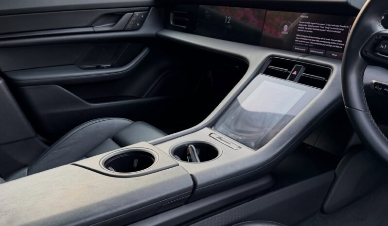 
								Porsche Taycan full									