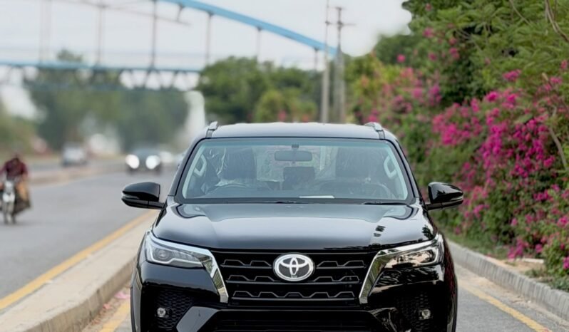 
								Toyota Fortuner G full									