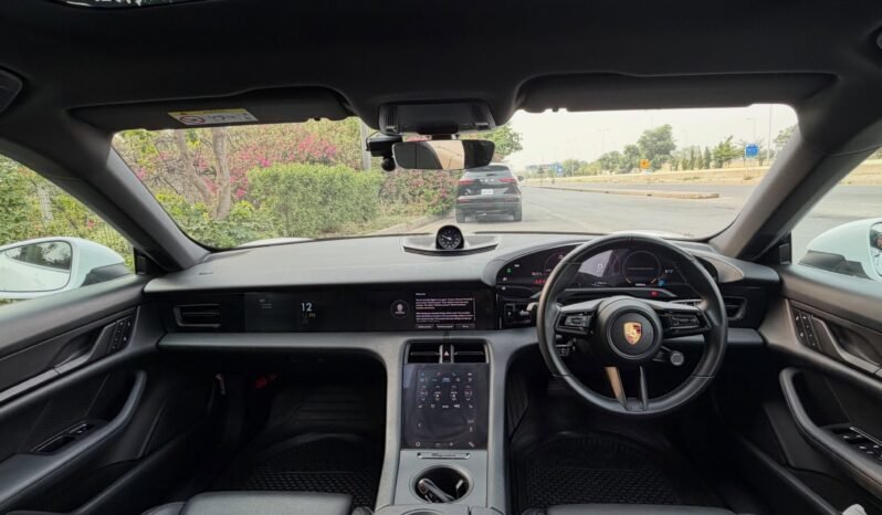 
								Porsche Taycan full									
