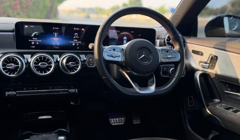 
								Mercedes Benz CLA 200 AMG Package full									