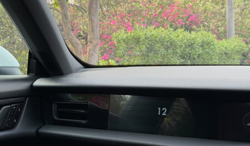 
								Porsche Taycan full									
