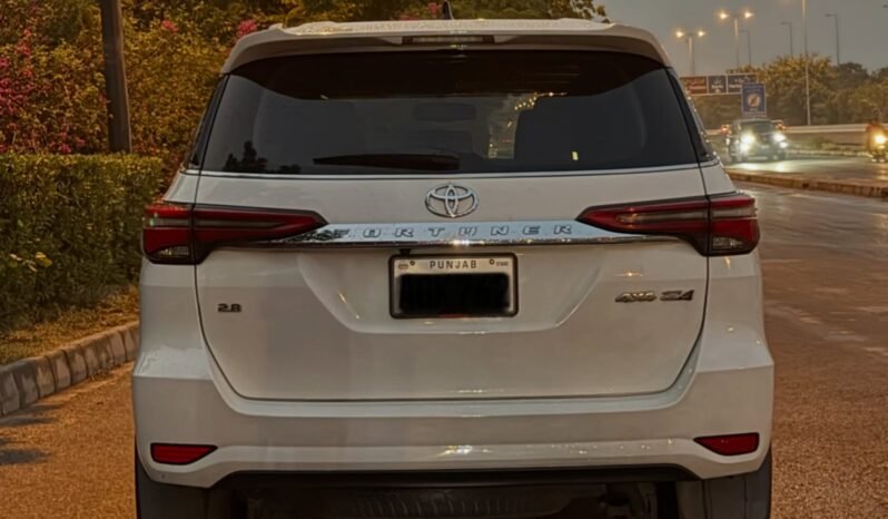
								Toyota Fortuner Sigma 2.8 full									