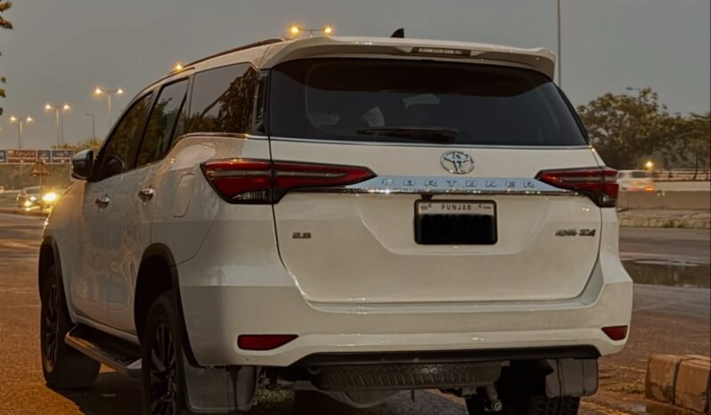 
								Toyota Fortuner Sigma 2.8 full									