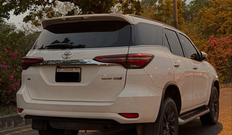 
								Toyota Fortuner Sigma 2.8 full									