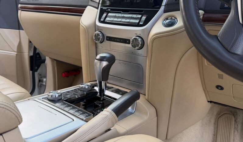 
								Toyota Land Cruiser ZX full									