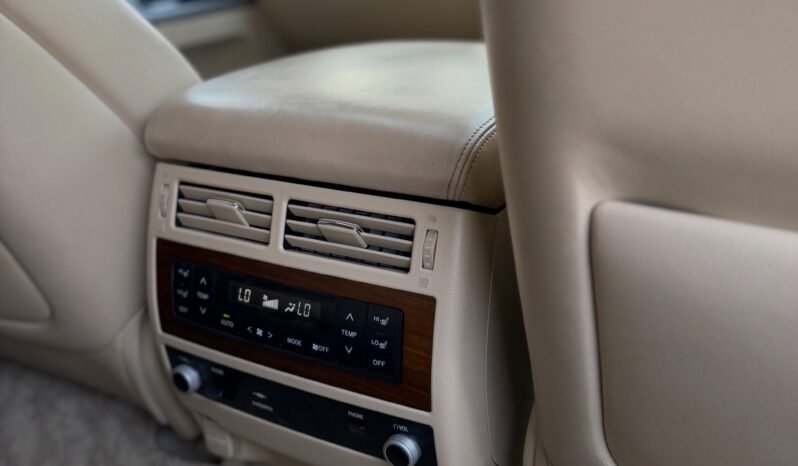 
								Toyota Land Cruiser ZX full									