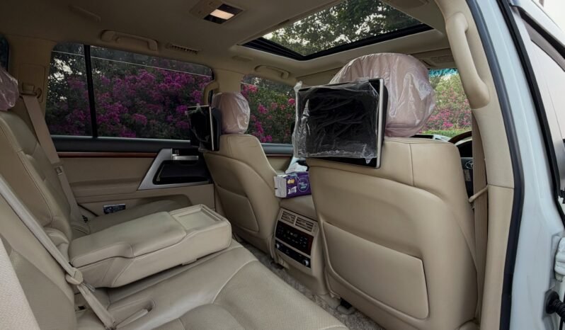 
								Toyota Land Cruiser ZX full									