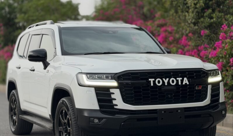 
								Toyota Land Cruiser LC300 GR full									