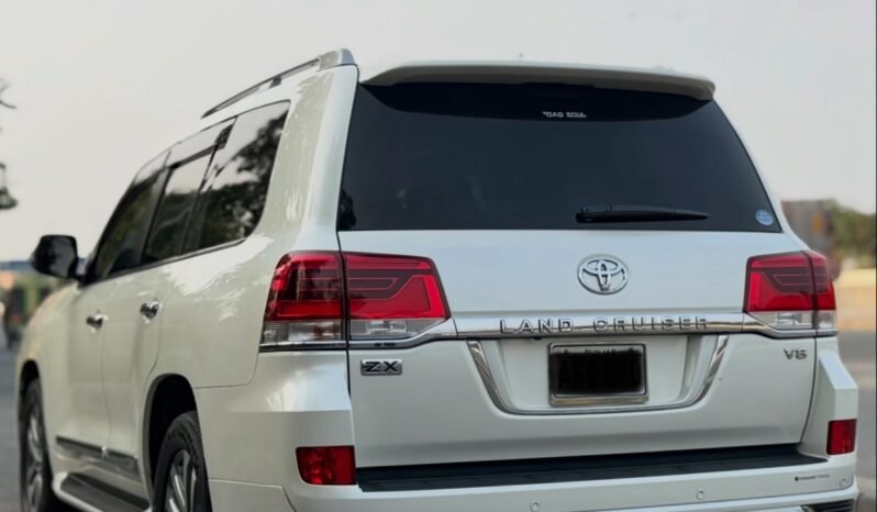 
								Toyota Land Cruiser ZX full									