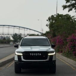 
										Toyota Land Cruiser LC300 GR full									