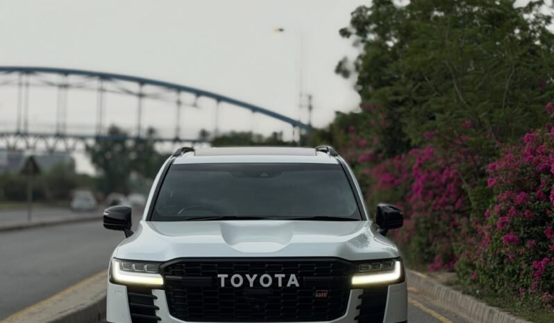 
								Toyota Land Cruiser LC300 GR full									