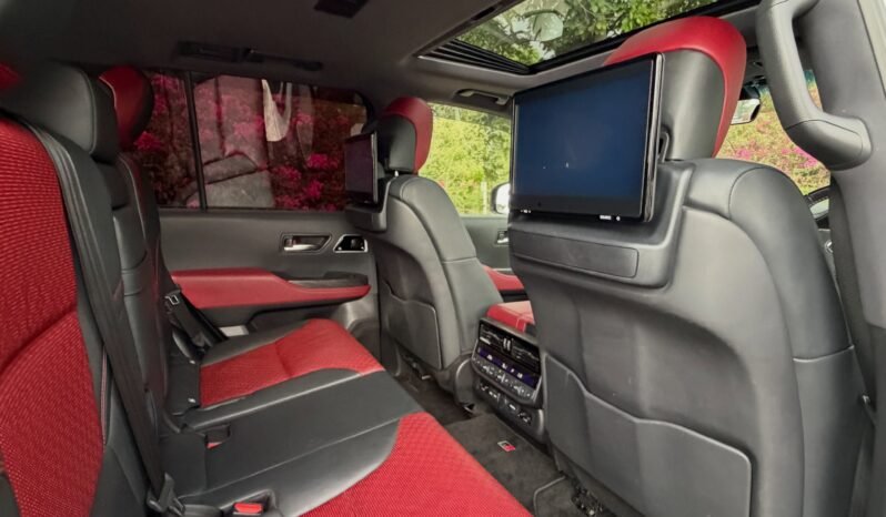 
								Toyota Land Cruiser LC300 GR full									