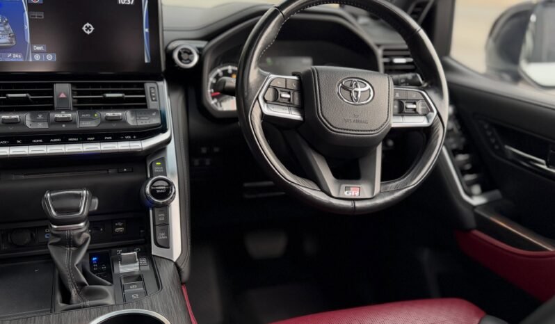 
								Toyota Land Cruiser LC300 GR full									
