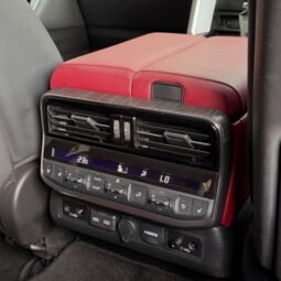
										Toyota Land Cruiser LC300 GR full									