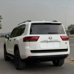
										Toyota Land Cruiser LC300 GR full									
