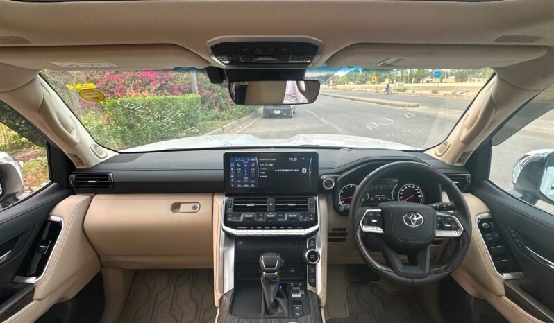 
								Toyota Land Cruiser ZX LC300 full									