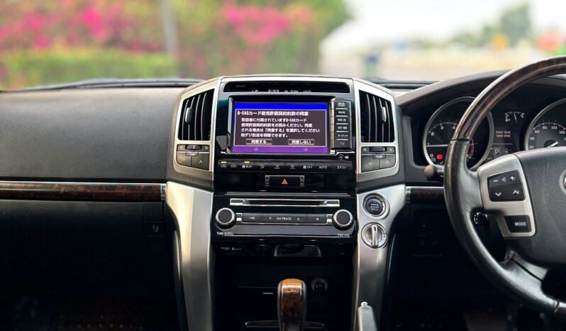 
								Toyota Land Cruiser ZX full									