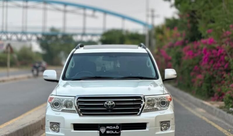 
								Toyota Land Cruiser ZX full									