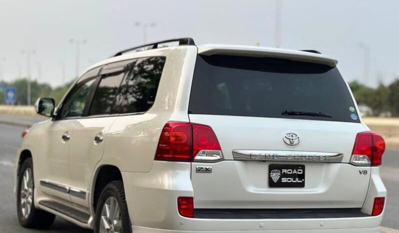 
								Toyota Land Cruiser ZX full									