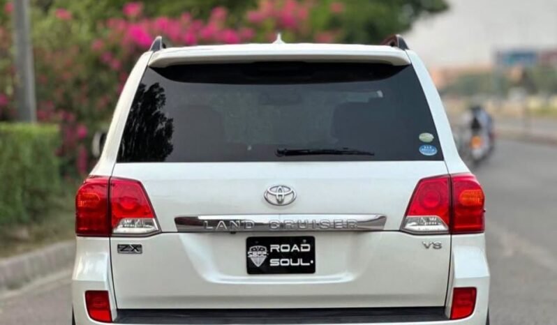 
								Toyota Land Cruiser ZX full									