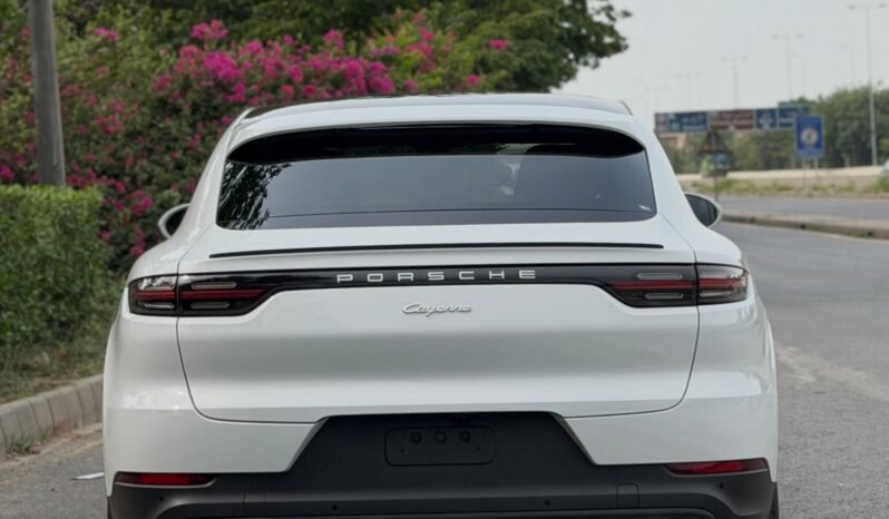 
								Porsche Cayenne E Hybrid Coupe full									