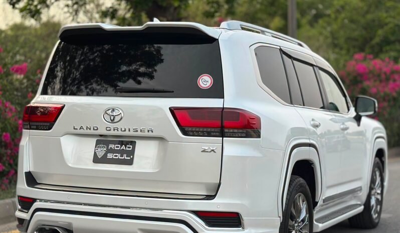
								Toyota Land Cruiser ZX LC300 full									
