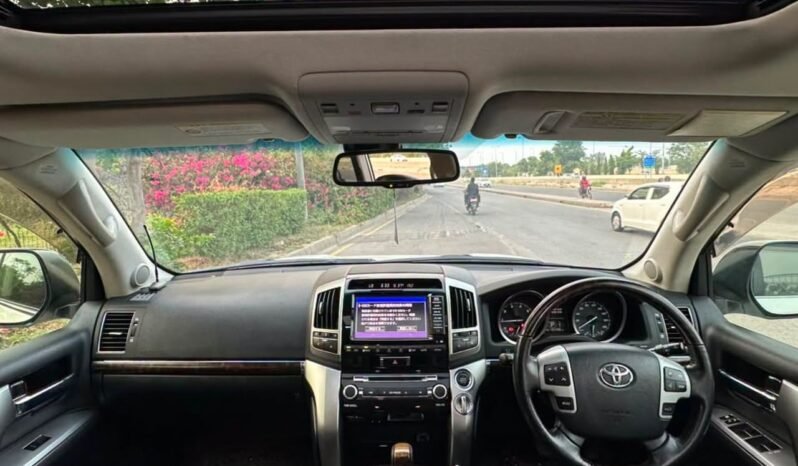 
								Toyota Land Cruiser ZX full									