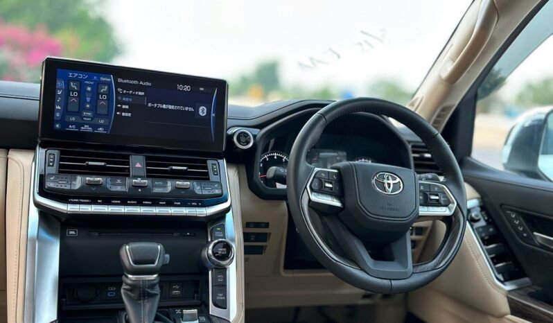 
								Toyota Land Cruiser ZX LC300 full									